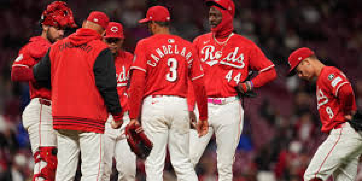 Elly De La Cruz slams Reds in direction of 5-2 gain about Pirates