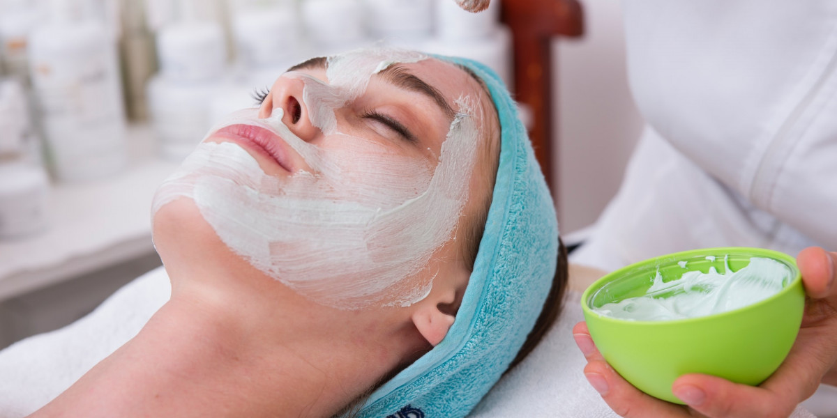 Deep Cleansing Facial with Extraction for Clearer Skin