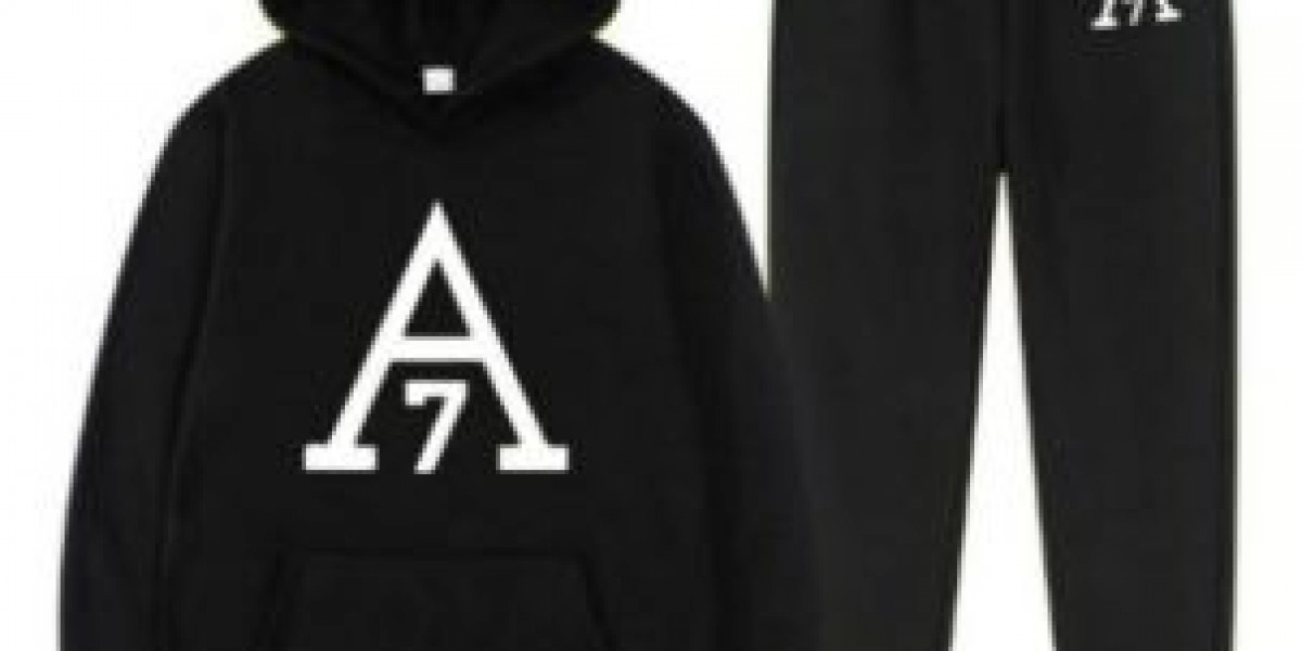 Essential Hoodie – The Core of Everyday Cool