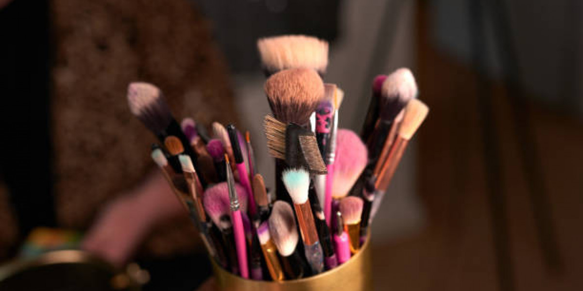How to Choose and Use a Makeup Brush Set for Perfect Application