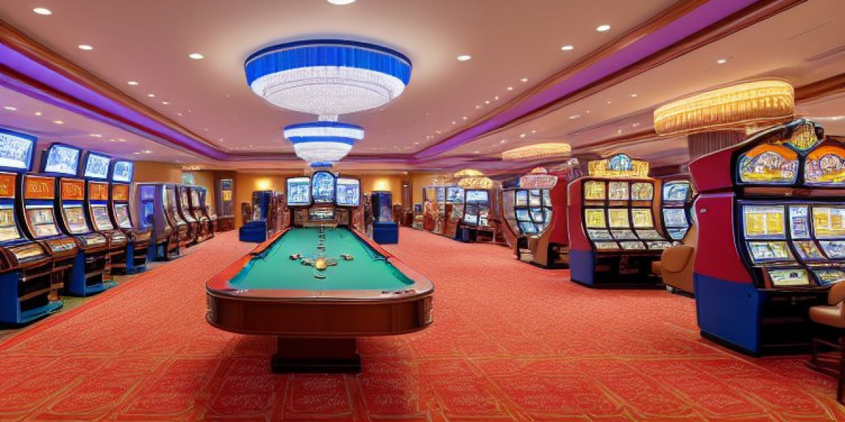 Card game Halls featuring Royalreels