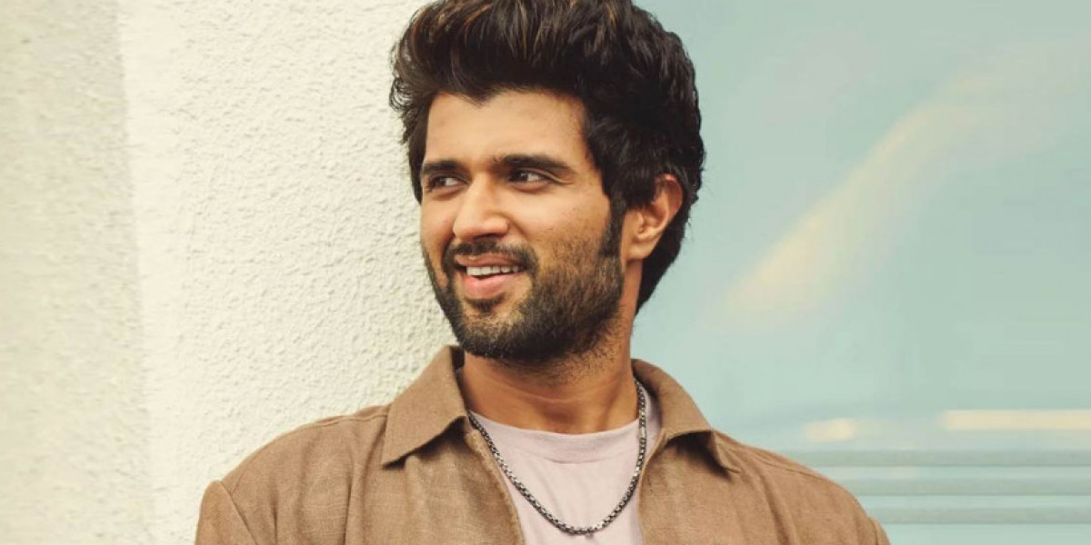 Vijay Deverakonda Age, Movies, Net Worth & Relationships