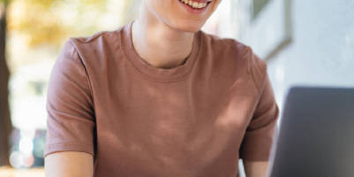 How International Students Benefit from Online Coursework Help