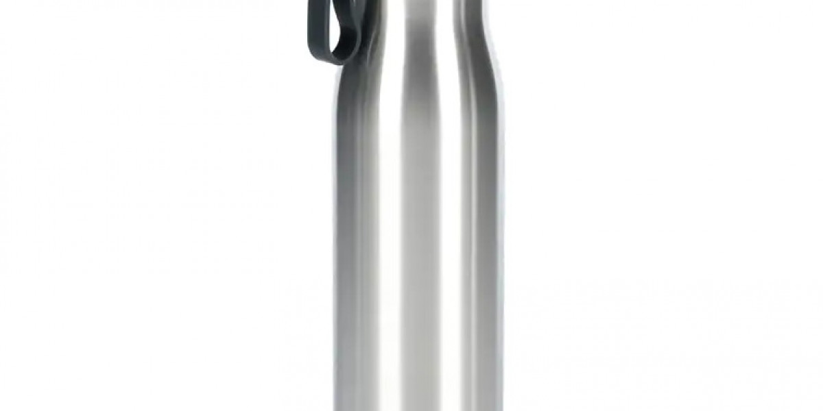 Everyday Hydration Made Easy with a Threadless Vacuum Insulated Water Bottle