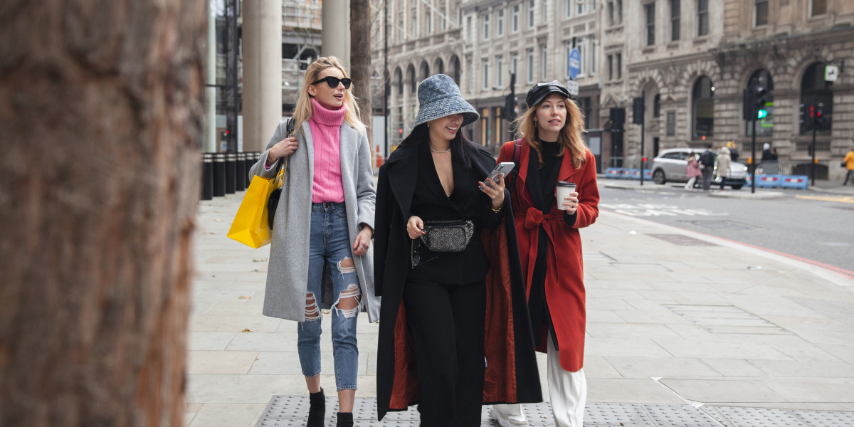 Current Fashion Trends in England: The Street Style and Social Media Effect