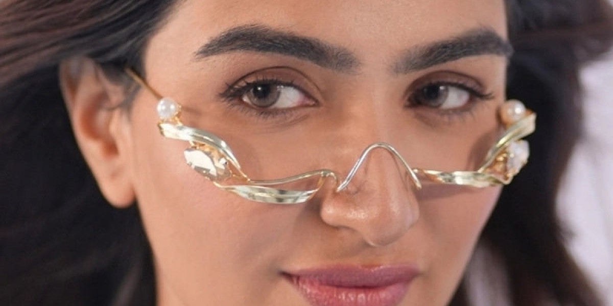 What Are Facelets in Jewellery & How Are They Worn?