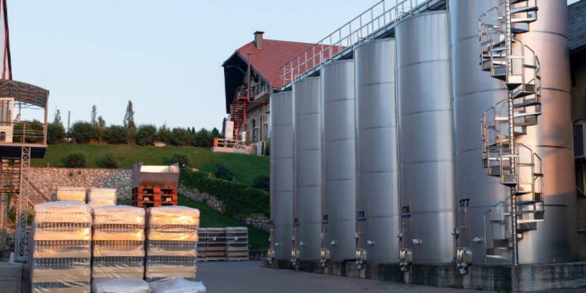 Fuel Tanker Trailer UAE and Bitumen Distributor Manufacturer: Key Insights into Industrial Transport Solutions