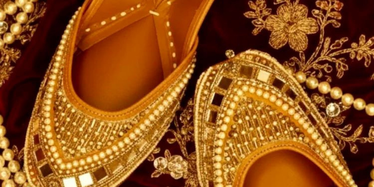 Why Do Punjabi Juttis Remain Fashionable in Current Fashion Trends?