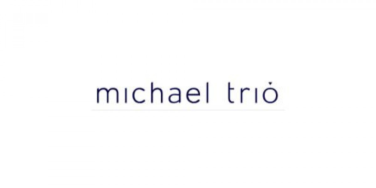 Solitaire Engagement Ring | Michael Trio Timeless Elegance