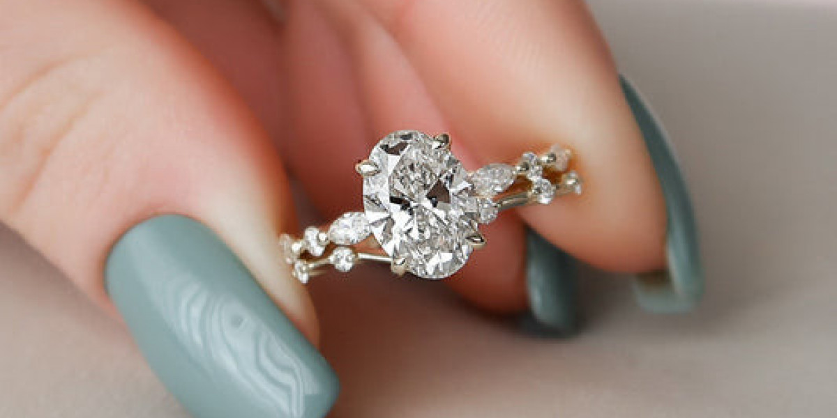 Round Cut Engagement Rings: How to Choose the Perfect Ring